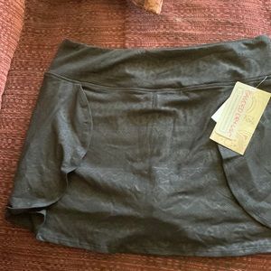 NWT sanded dry wik skort